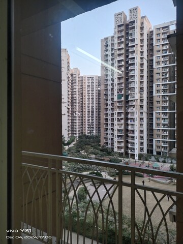 Master Bedroom in 3 BHK Apartment at Sector 16c Greater Noida – for Rent