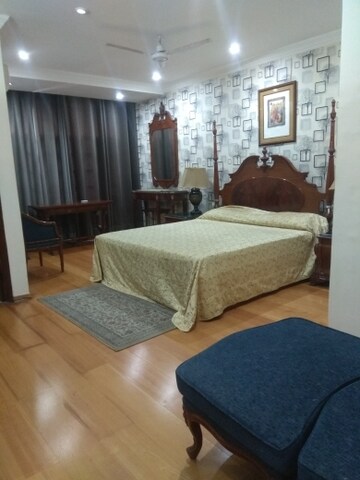 Bedroom in 6+ BHK Villa at New Friends Colony – for Sale