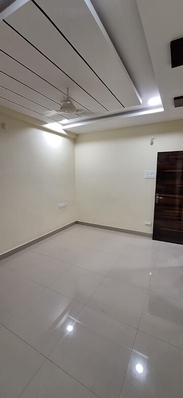 Room in 2 BHK Apartment at Chitrapuri Colony, Manikonda – for Rent