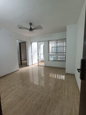 Room in 2 BHK Apartment at VTP Leonara, Mahalunge – for Rent