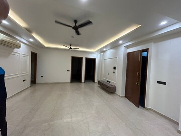 Room in 3 BHK Builder Floor at One Farms, Sector 47 – for Rent