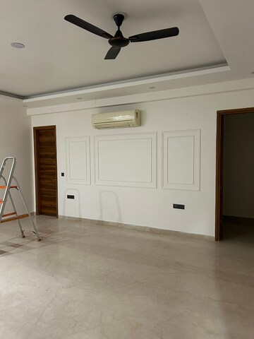 Room in 3 BHK Builder Floor at One Farms, Sector 47 – for Rent