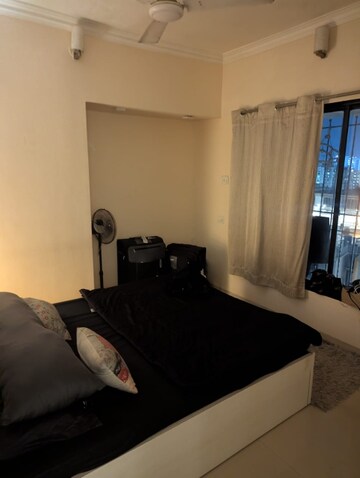 Room in 1 BHK Apartment at Fairmont La Paradiso, Santacruz East – for Rent