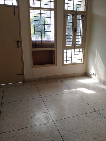Room in 3 BHK Builder Floor at Unitech South City II, Sector 50 – for Rent