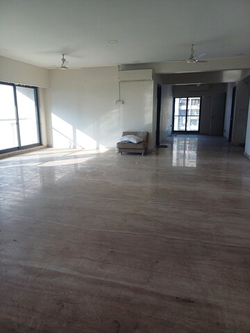 Bathroom in 5 BHK Apartment at DLH Sorrento, Veera Desai Road – for Sale