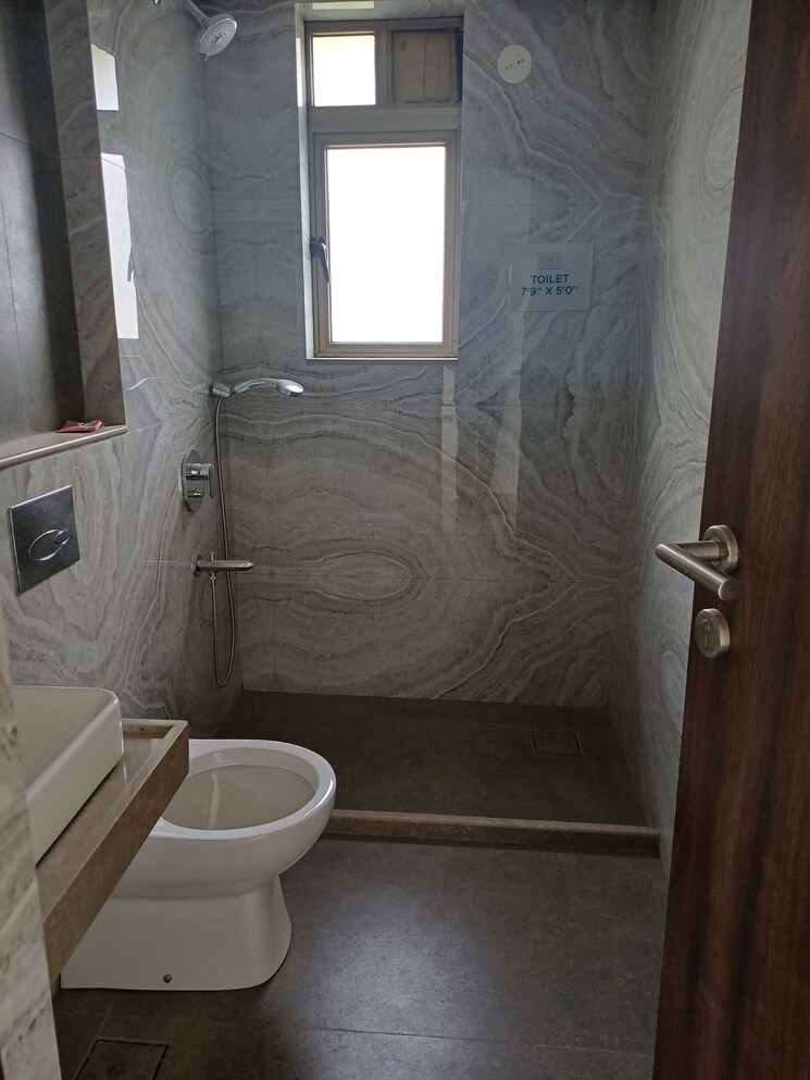 Bathroom, dlh-sorrento 5 Bedroom 2200 Sq.Ft. Apartment In Veera Desai Road Mumbai 7943194