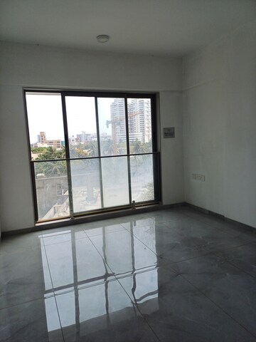 Room in 5 BHK Apartment at DLH Sorrento, Veera Desai Road – for Sale