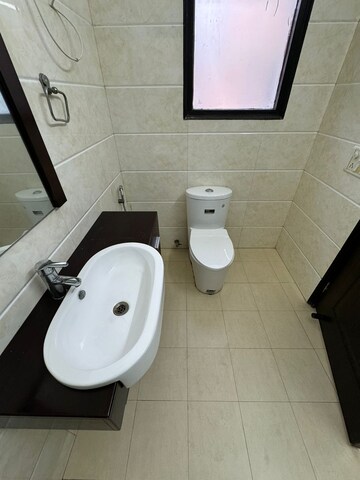 Bathroom in 4 BHK Builder Floor at Dlf Phase ii – for Rent