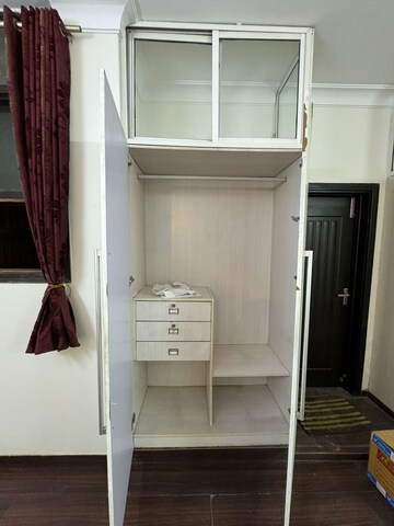 Bathroom in 4 BHK Builder Floor at Dlf Phase ii – for Rent