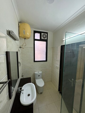 Bathroom in 4 BHK Builder Floor at Dlf Phase ii – for Rent