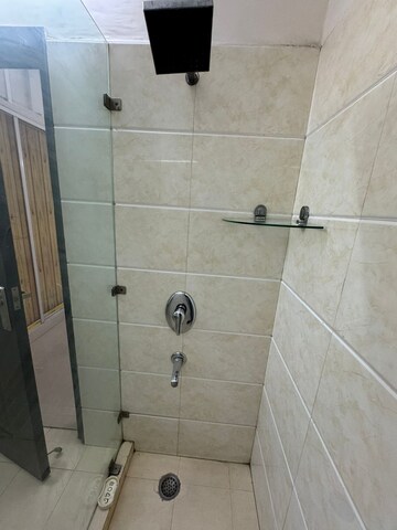 Bathroom in 4 BHK Builder Floor at Dlf Phase ii – for Rent