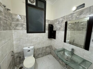 Bathroom in 4 BHK Builder Floor at Dlf Phase ii – for Rent
