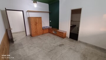 Room in 3.5 BHK Apartment at Landmark Garden, Kalyani Nagar – for Rent