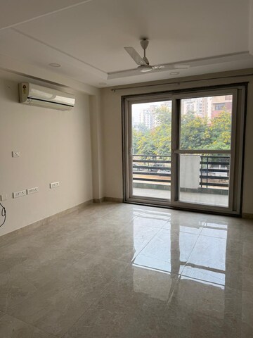 Room in 4 BHK Builder Floor at Vipul World Floors, Sector 48 – for Rent