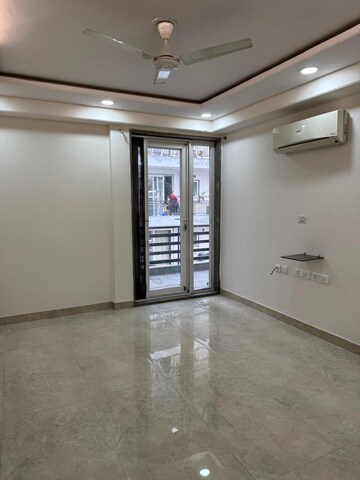 Room in 4 BHK Builder Floor at Vipul World Floors, Sector 48 – for Rent
