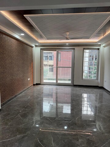 Parking in 4 BHK Builder Floor at Vipul World Floors, Sector 48 – for Rent