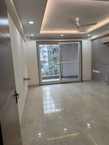 Room in 4 BHK Builder Floor at Vipul World Floors, Sector 48 – for Rent