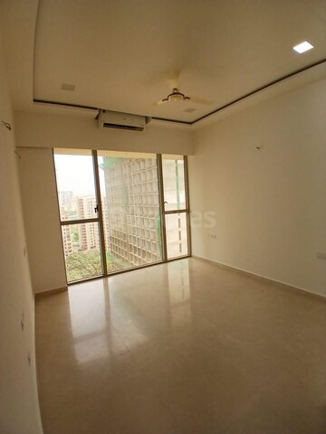 Room in 3 BHK Apartment at Transcon Triumph Tower, Andheri West – for Rent
