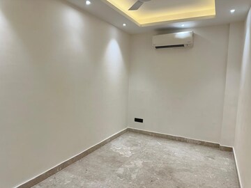 Room in 4 BHK Builder Floor at Dlf City Phase 3 – for Rent