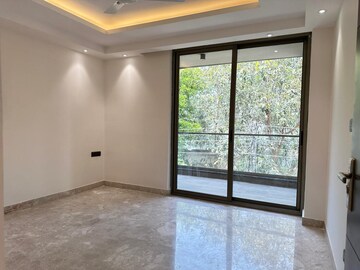Room in 4 BHK Builder Floor at Dlf City Phase 3 – for Rent