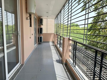 Balcony in 4 BHK Builder Floor at Dlf City Phase 3 – for Rent
