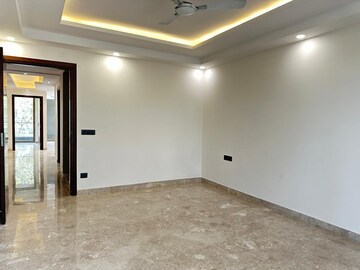Room in 4 BHK Builder Floor at Dlf City Phase 3 – for Rent