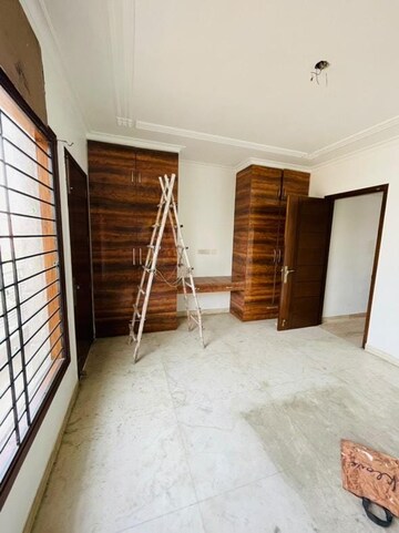 Master Bedroom in 1 BHK Builder Floor at Neb Sarai – for Rent