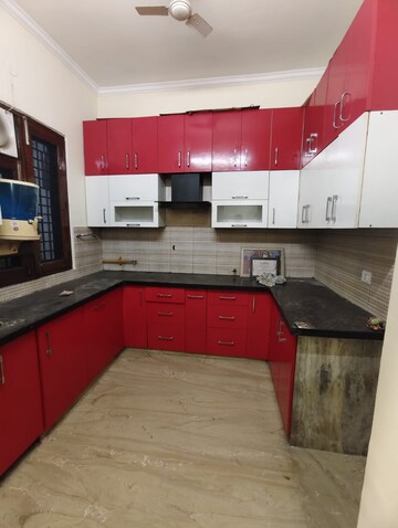 Kitchen in 3 BHK Builder Floor at Sector 31 – for Rent