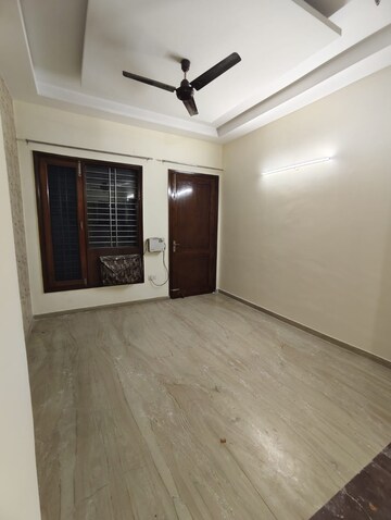 Master Bedroom in 3 BHK Builder Floor at Sector 31 – for Rent
