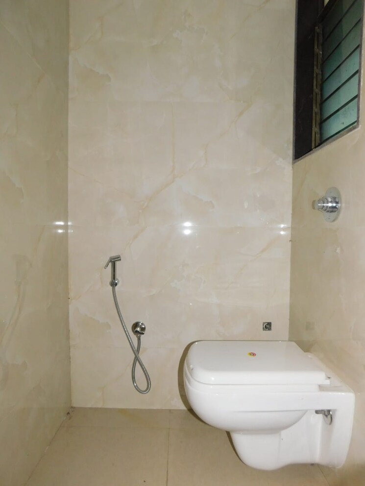 Bathroom, suryakiran-chs 2 Bedroom 680 Sq.Ft. Apartment In Andheri West Mumbai 7943999
