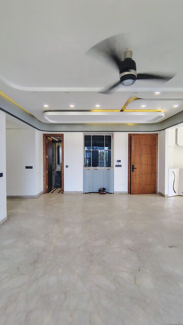 Room in 3.5 BHK Builder Floor at Sushant Lok 2, Sector 57 – for Rent
