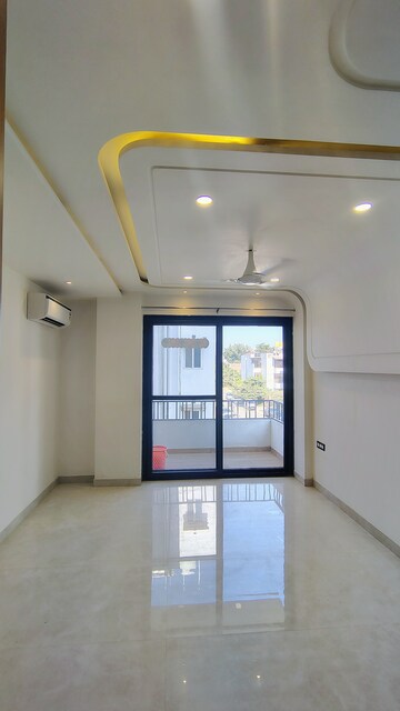 Room in 3.5 BHK Builder Floor at Sushant Lok 2, Sector 57 – for Rent