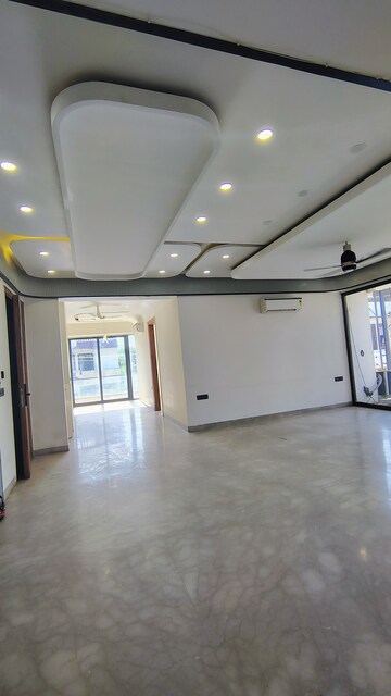 Room in 3.5 BHK Builder Floor at Sushant Lok 2, Sector 57 – for Rent
