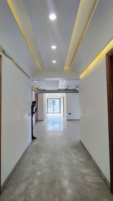 Building Lobby in 3.5 BHK Builder Floor at Sushant Lok 2, Sector 57 – for Rent