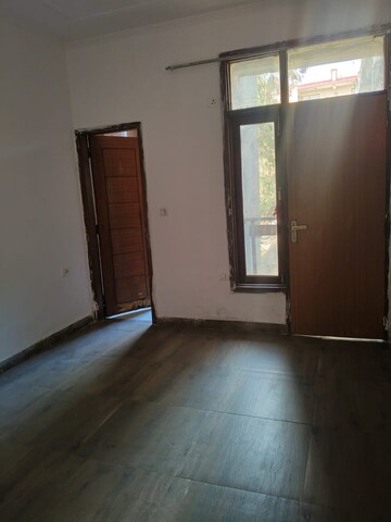 Room in 2 BHK Builder Floor at Neb Sarai – for Rent