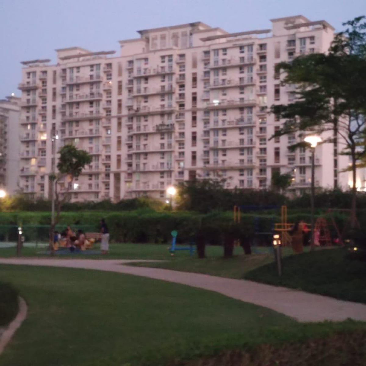 2.5 BHK + Servant Room Apartment For Rent in Ireo Uptown