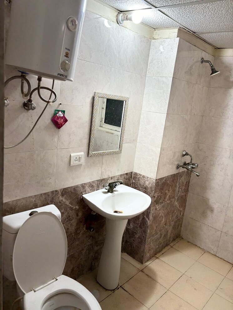Bathroom, amrapali-silicon-city 2 Bedroom 1180 Sq.Ft. Apartment In Sector 76 Noida 7944015