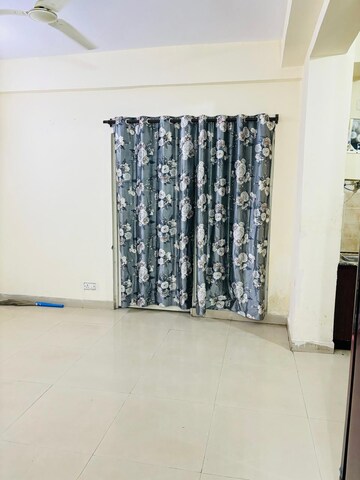 Room in 2 BHK Apartment at Amrapali Silicon City, Sector 76 – for Sale