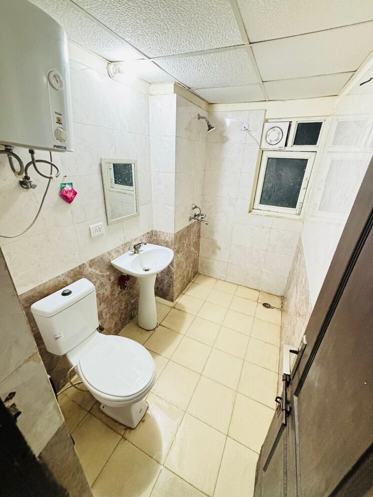 Bathroom, amrapali-silicon-city 2 Bedroom 1075 Sq.Ft. Apartment In Sector 76 Noida 7944034