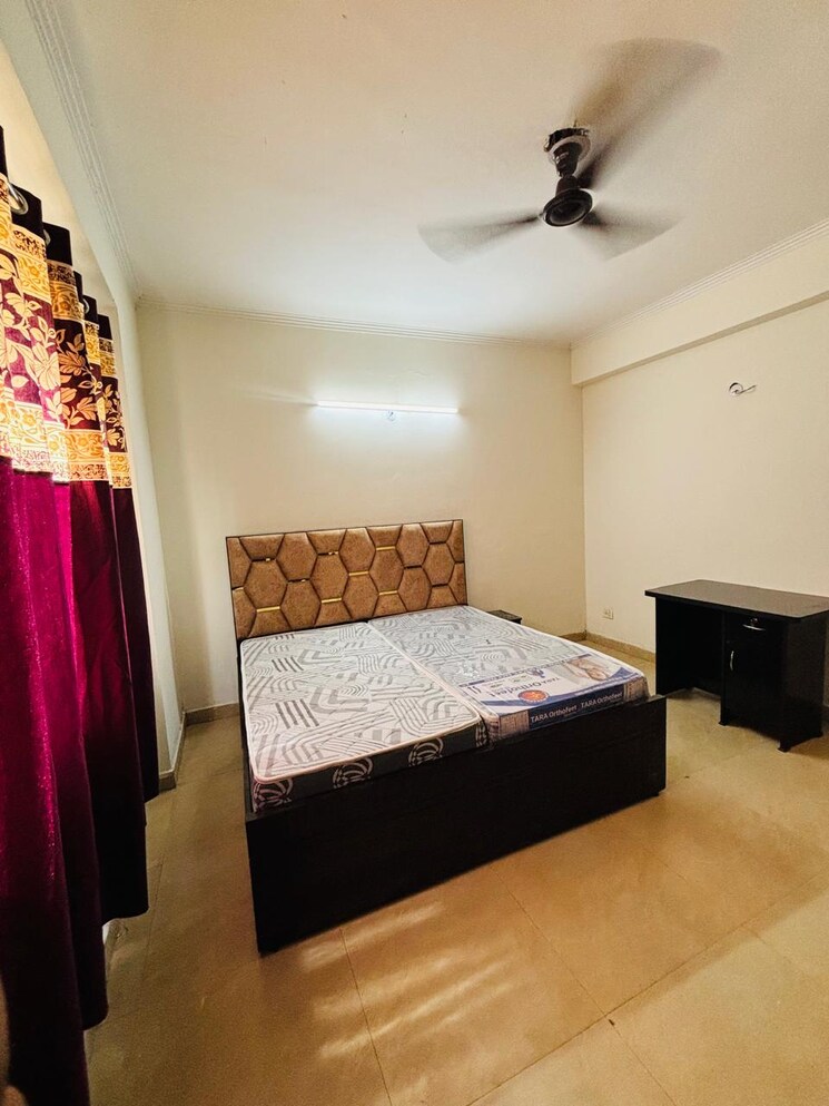 Bedroom, amrapali-silicon-city 2 Bedroom 1075 Sq.Ft. Apartment In Sector 76 Noida 7944044