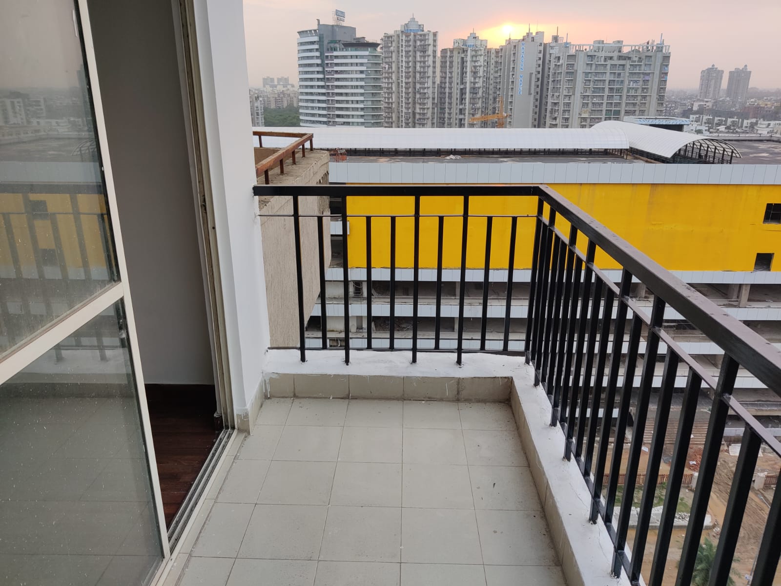 2 BHK + Pooja Room Apartment For Sale in Amrapali Silicon City