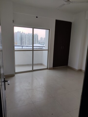 Room in 2 BHK Apartment at Amrapali Silicon City, Sector 76 – for Sale