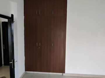 Furnished Amenities in 2 BHK Apartment at Amrapali Silicon City, Sector 76 – for Sale