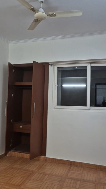 Room in 2.5 BHK Apartment at Panchsheel Greens II, Sector 16 Greater Noida – for Rent