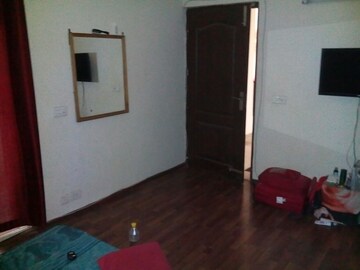 Room in 2 BHK Apartment at Amrapali Silicon City, Sector 76 – for Sale