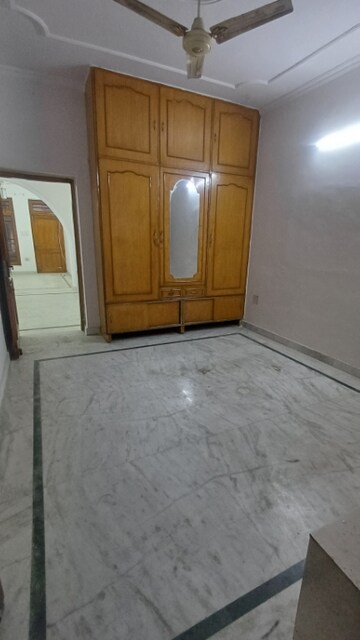 Room in 3 BHK Builder Floor at Sector 28 – for Rent
