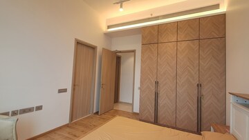 Room in 4 BHK Apartment at Rustomjee Crown, Prabhadevi – for Rent