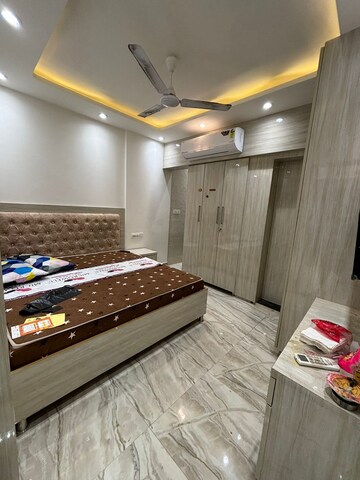 Bedroom in 4 BHK Apartment at Goyal Riviera Prestige, Makarba – for Rent