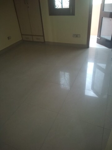 Room in 2 BHK Apartment at Sector 50 – for Rent