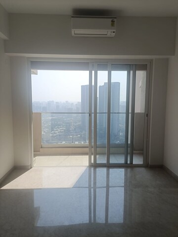 Room in 2 BHK Apartment at Kalpataru Radiance, Goregaon West – for Rent